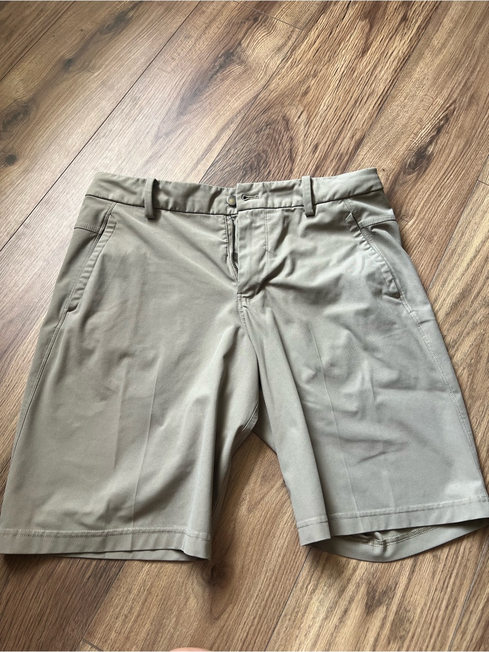 LULULEMON Commission Short Warpstreme Khaki Tan Chino Golf Shorts Mens 34